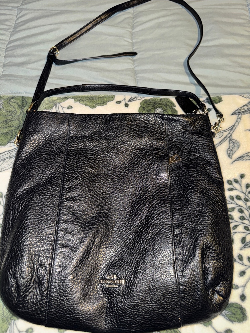 Authentic Coach Black Pebbled Leather Shoulder/Crossbody EUC
